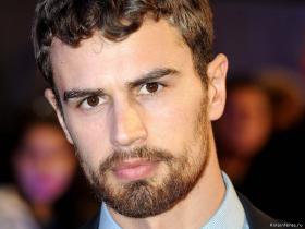 Фото актёра Тео Джеймс